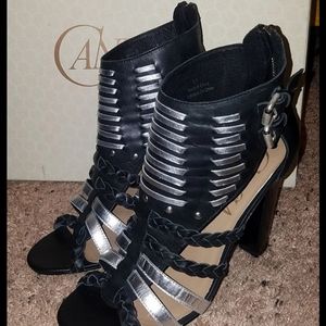 Candela ☆ SZ 8.5 ☆ Black/Silver Strappy Sandals
